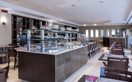 Daily buffet breakfast for a fee. Hotel Nord