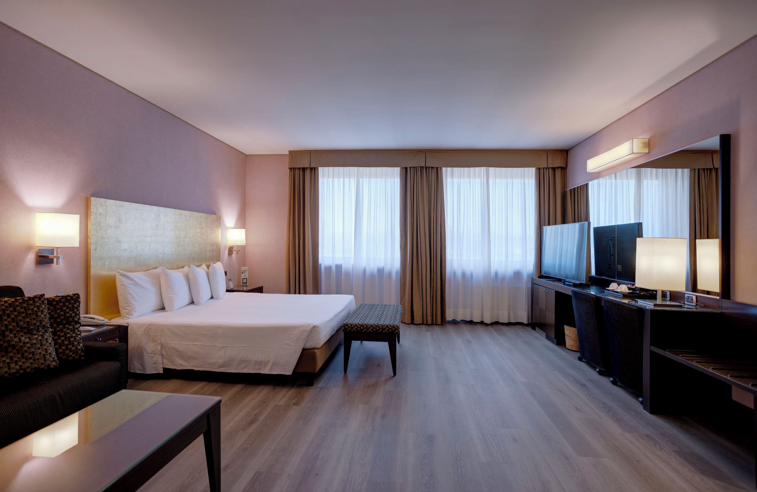 Couette en duvet d'oie, minibar, coffres-forts dans les chambres, bureau