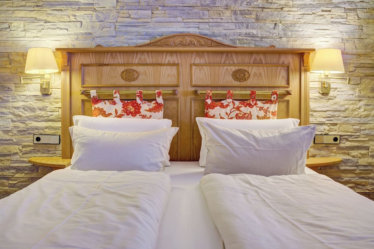 Quarto casal conforto, sacada, vista para o rio | Roupas de cama antialérgicas, cofres nos quartos, escrivaninha