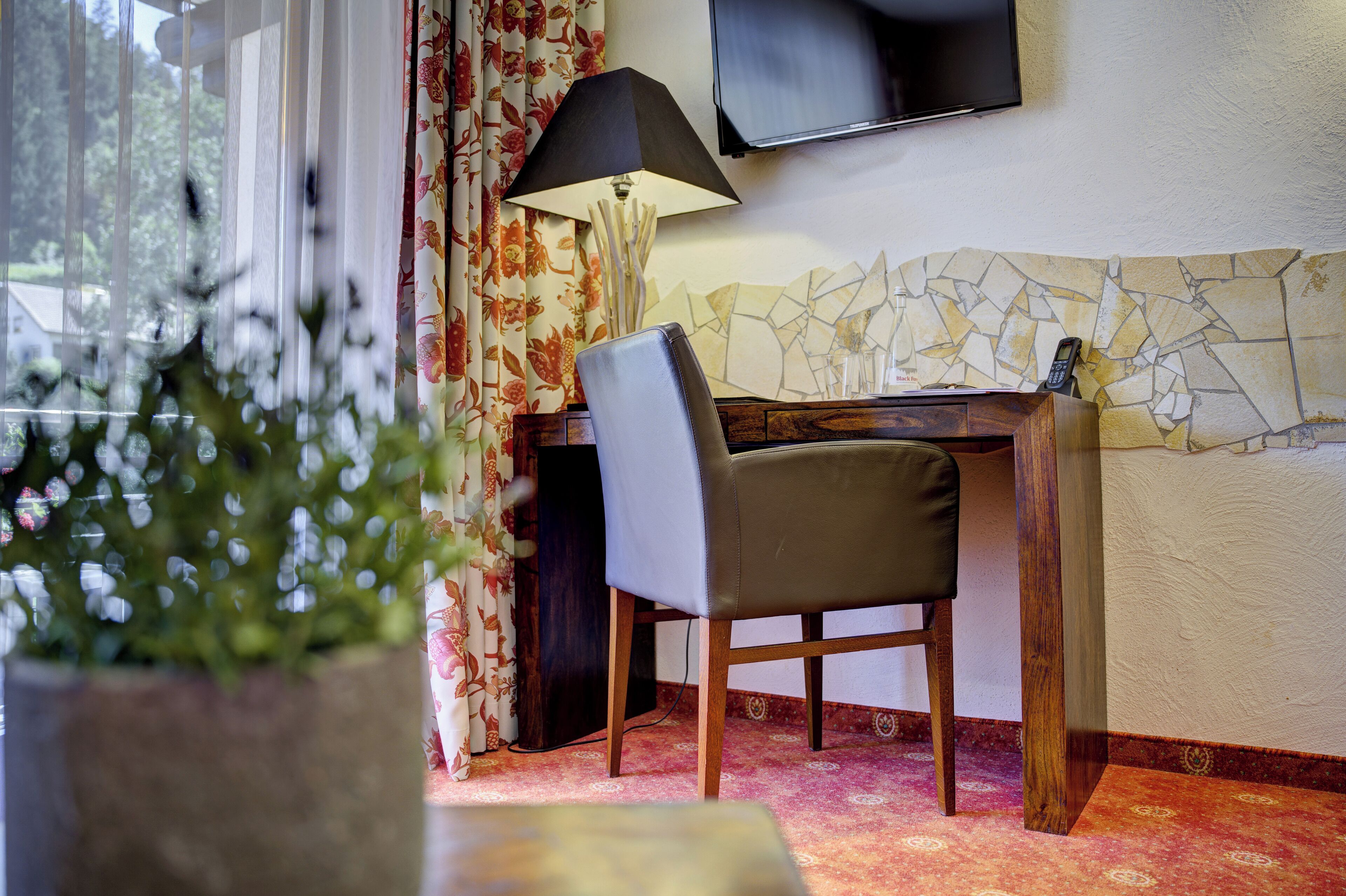 superior double room | 1 bedroom, in-room safe, desk, laptop workspace