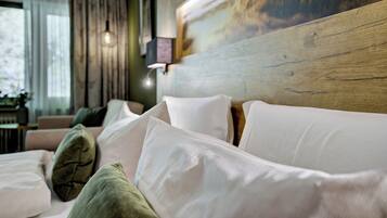 Kahden hengen comfort-huone, 1 makuuhuone | Tallelokero huoneessa, työpöytä