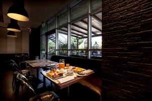 包含每日自助早餐