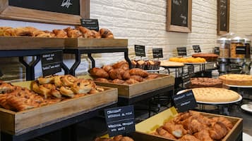 Free daily buffet breakfast
