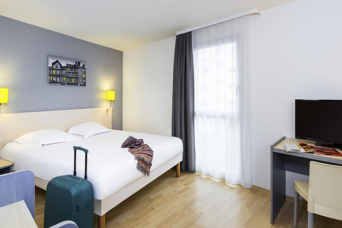 Studio, 1 Doppelbett | Allergikerbettwaren, Schreibtisch, BĂŒgeleisen/BĂŒgelbrett