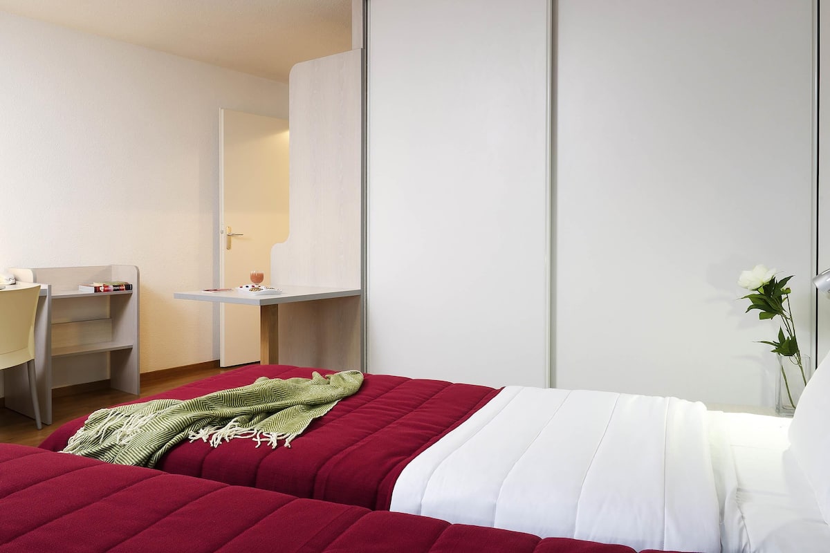 Estúdio, 1 cama de casal | Roupas de cama antialérgicas, escrivaninha