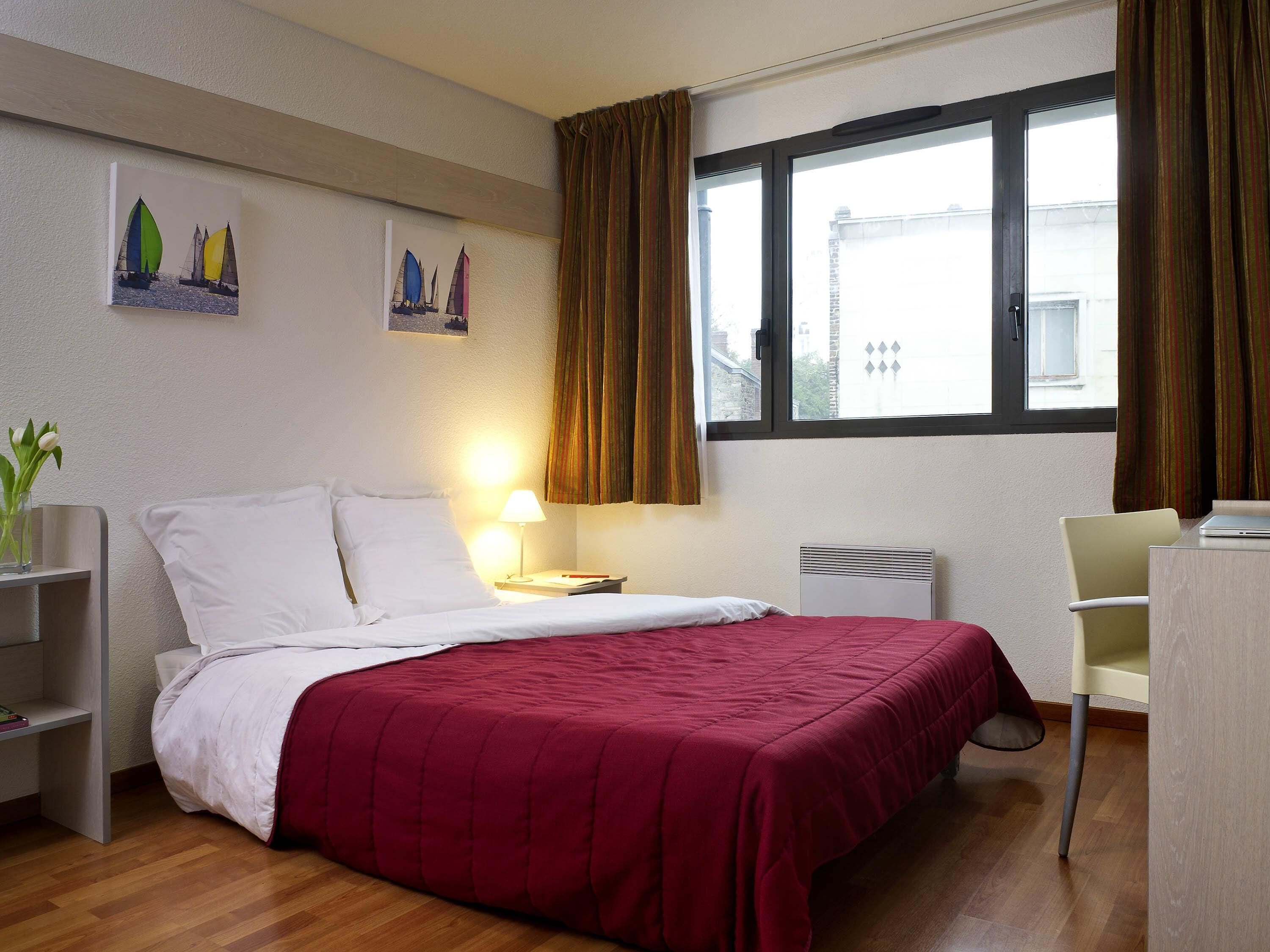 Studio, 1 Double Bed | Hypo-allergenic bedding, desk, iron/ironing board, free cots/infant beds