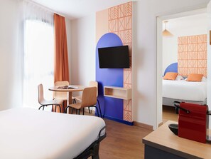 Studio, 1 Doppelbett und Schlafsofa | Allergikerbettwaren, Schreibtisch, Bügeleisen/Bügelbrett