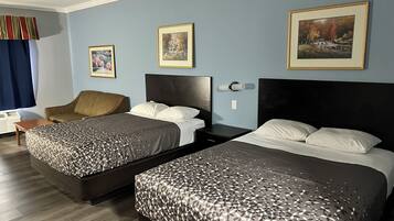 Habitación doble | Ropa de cama de alta calidad y escritorio