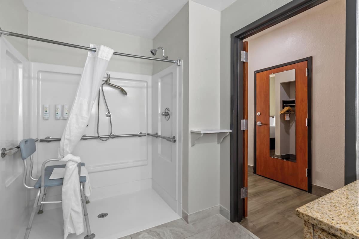 حمام لذوي الاحتياجات الخاصة