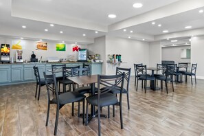 Breakfast area - Quality Inn Tahlequa South (Tahlequah)