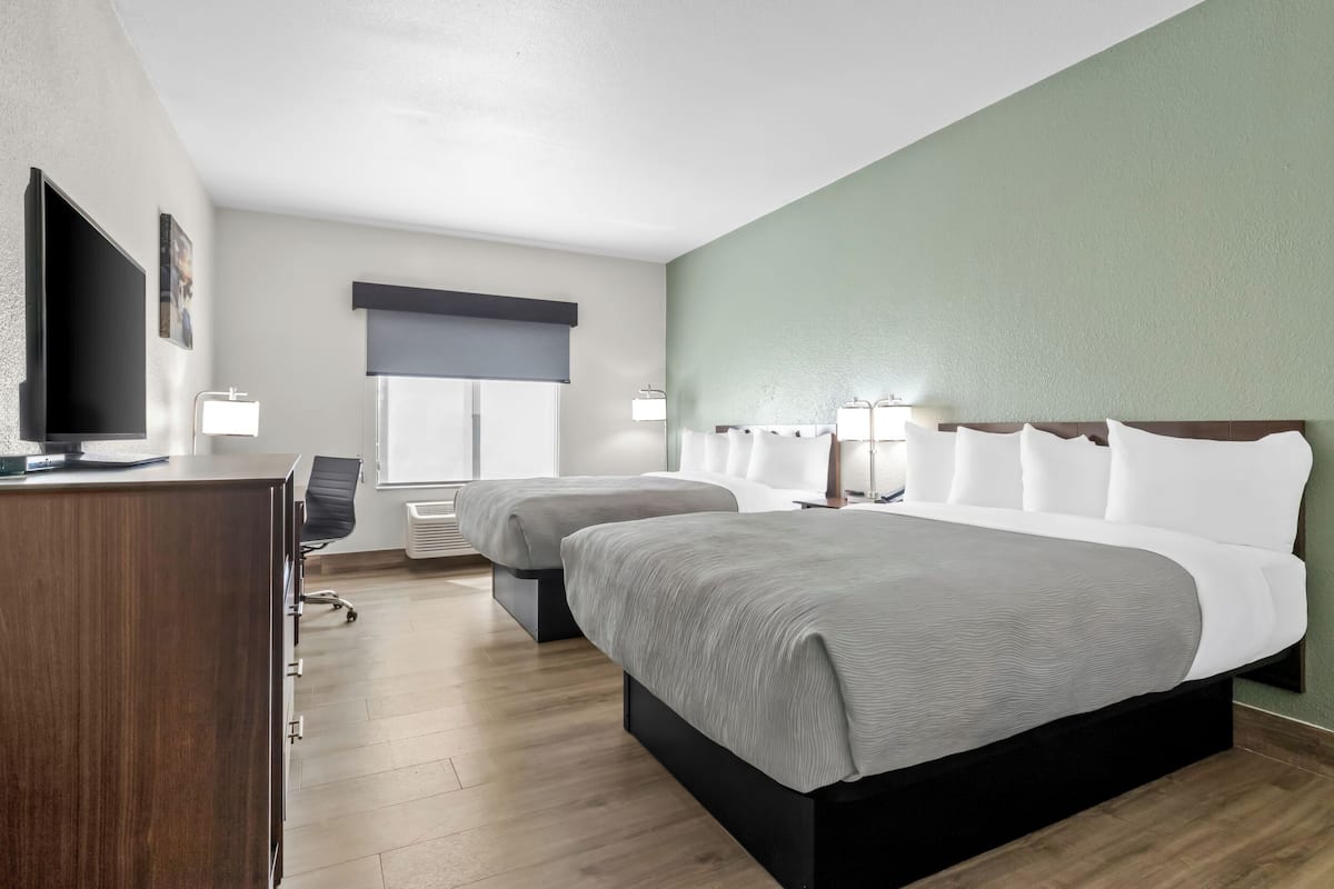 أغطية فراش متميزة ومكتب ومكواة/لوح كي وواي فاي مجانًا