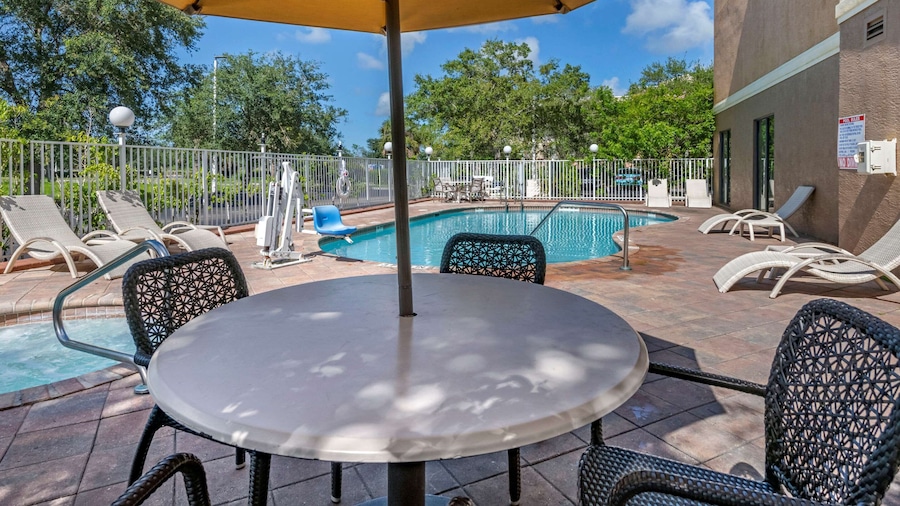 Comfort Suites Fort Pierce I-95