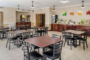Café da manhã continental grátis