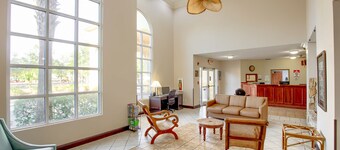 海灣海岸機場凱藝飯店