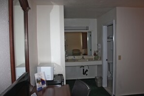 Articles de toilette gratuits, sèche-cheveux, serviettes fournies