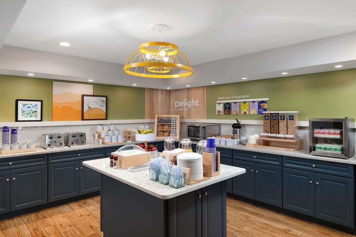 free daily continental breakfast