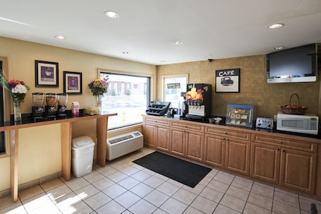 Free continental breakfast. Ardsley Acres Hotel Westchester