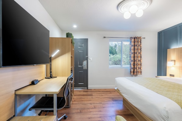 Standard Room, 1 King Bed