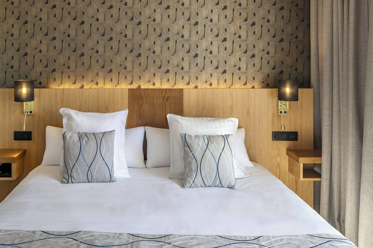 Chambre Standard, 1 trĂšs grand lit, non-fumeur (with Single Sofabed)