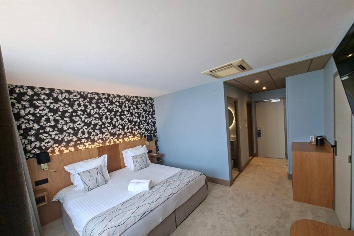 1 bedroom, in-room safe, individually decorated, desk