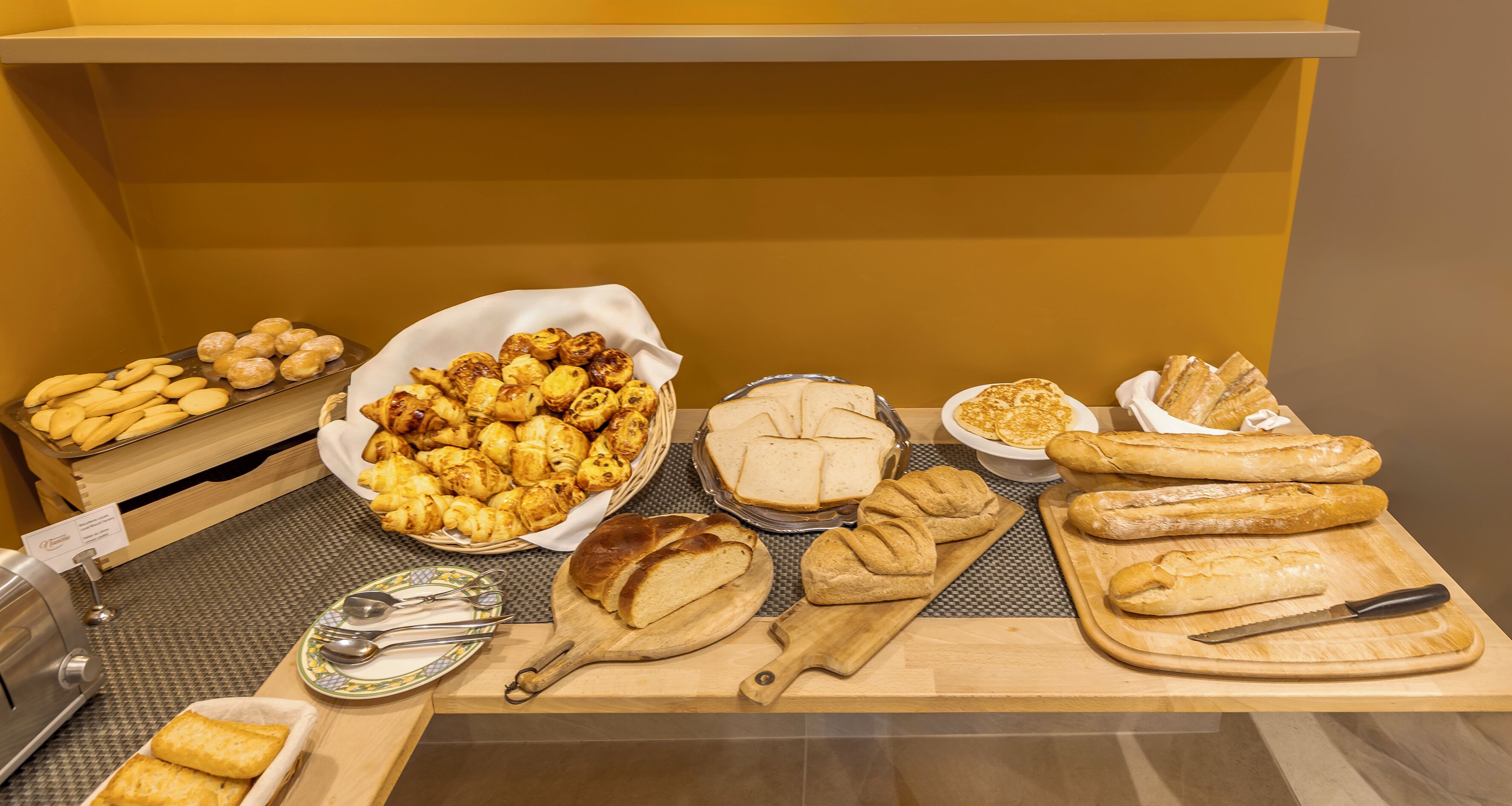Daily buffet breakfast for a fee