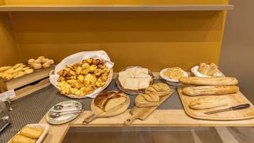 Daily buffet breakfast for a fee