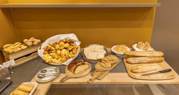 Daily buffet breakfast for a fee
