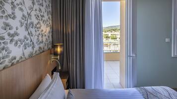Standard Room, 1 Double Bed, Non Smoking | Pillow-top beds, in-room safe, individually decorated, desk