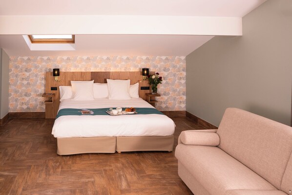 1 bedroom, in-room safe, individually decorated, desk