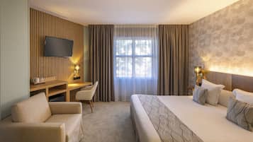 Standard Room, 2 Single Beds, Non Smoking (with Single Sofabed) | 1 bedroom, in-room safe, individually decorated, desk