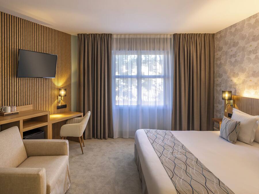 Pillow-top beds, in-room safe, desk, soundproofing