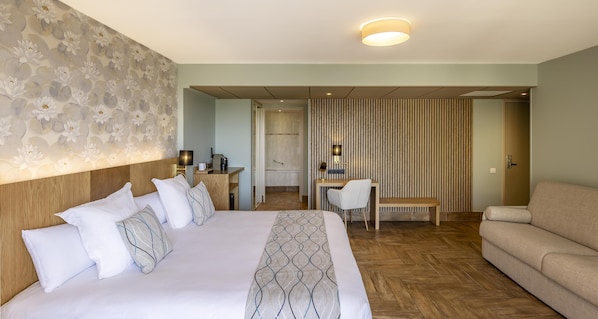 Junior Suite, 1 King Bed, Non Smoking (with Sofabed)