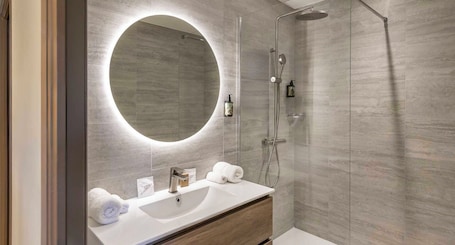 Standard Room, 1 King Bed, Non Smoking (with Single Sofabed) | Bathroom | Free toiletries, hair dryer, towels, soap. Best Western Plus Sanary