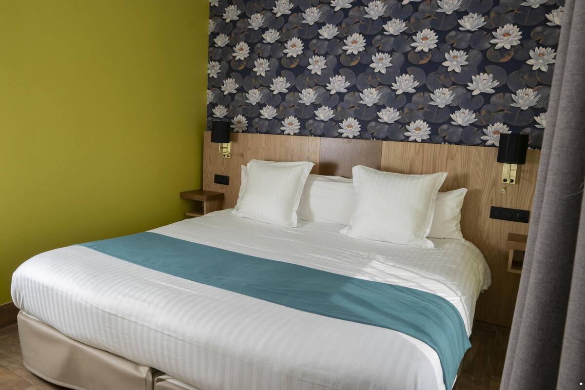 1 bedroom, in-room safe, individually decorated, desk