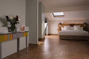1 bedroom, in-room safe, individually decorated, desk
