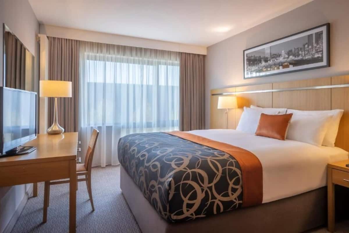 Egyptian cotton sheets, in-room safe, individually decorated