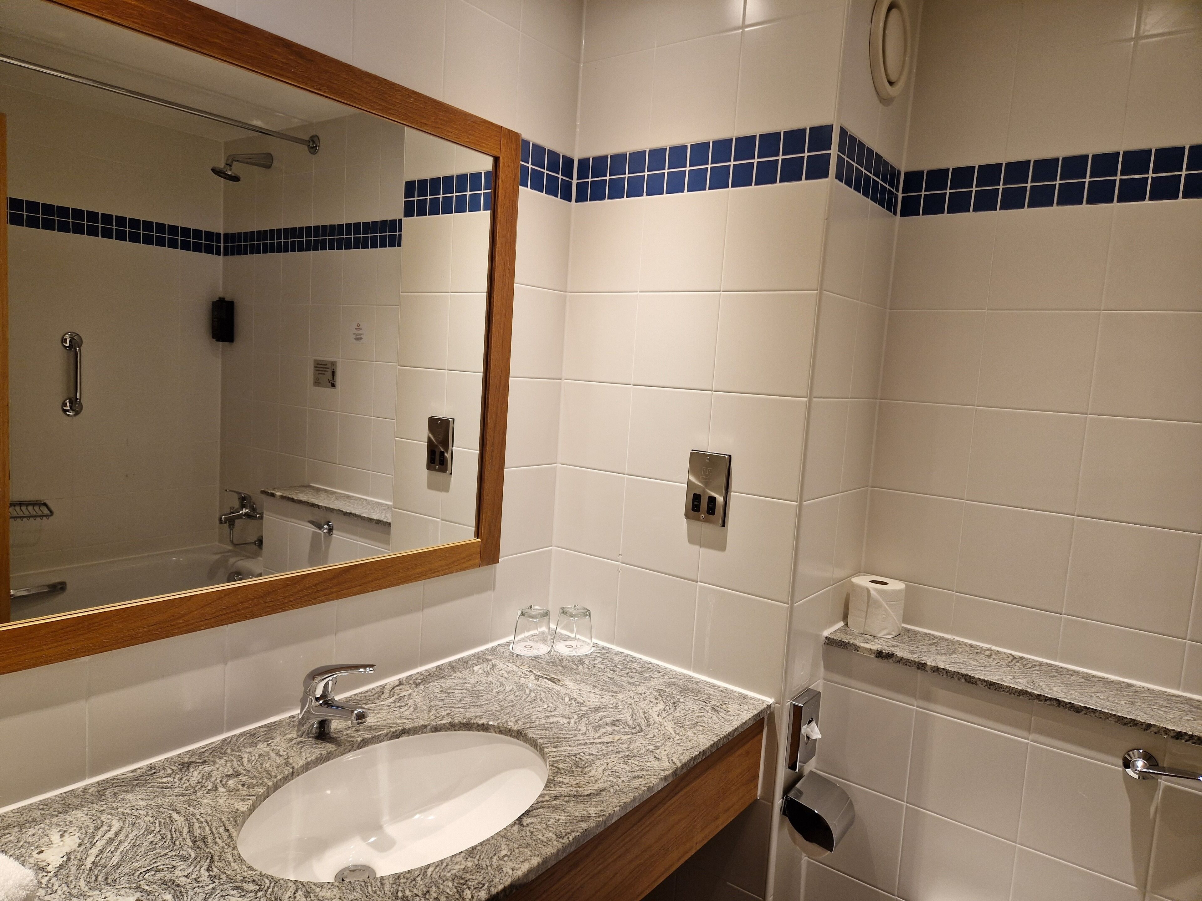 تجهيزات دش، مستلزمات للعناية الشخصية صديقة للبيئة، مجففات شعر، مناشف