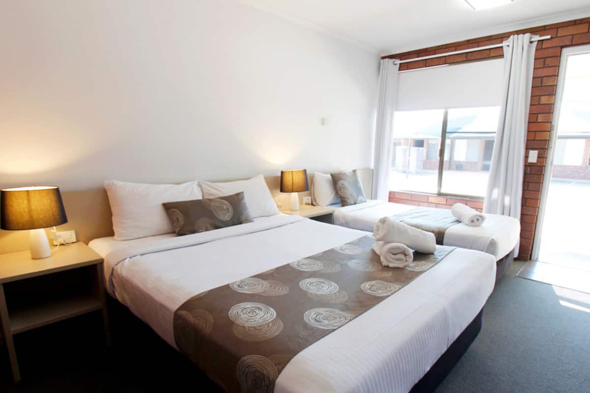Twin Room | Blackout curtains, iron/ironing board, free WiFi, bed sheets