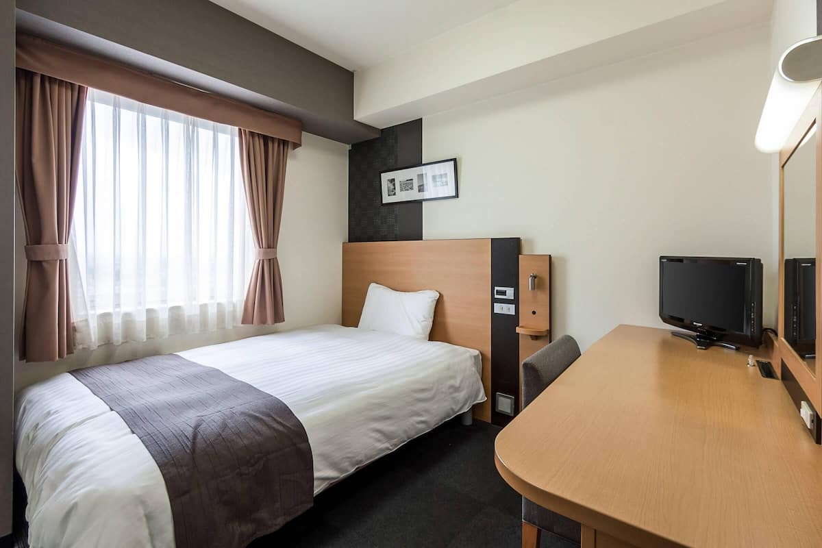 Room, 1 Double Bed, Non Smoking | Desk, blackout drapes, soundproofing, WiFi (free)