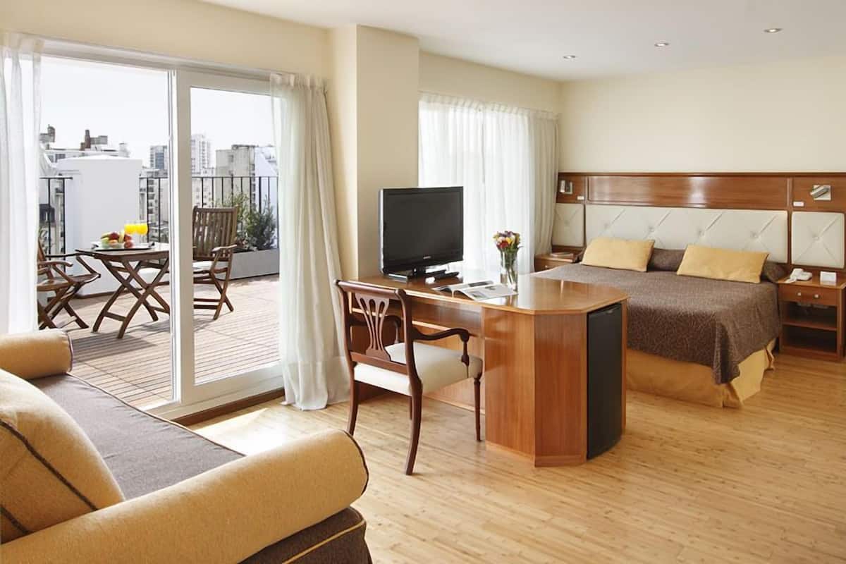 Premium bedding, pillowtop beds, minibar, in-room safe