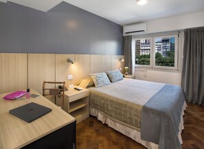 Habitación doble, 1 cama Queen size | Ropa de cama de alta calidad, camas con pillow-top y minibar 