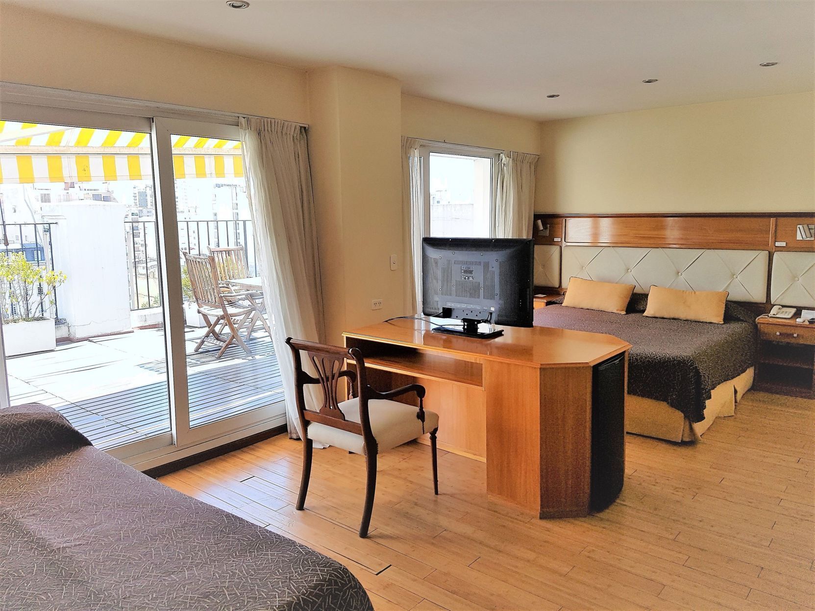 Premium bedding, pillow-top beds, minibar, in-room safe