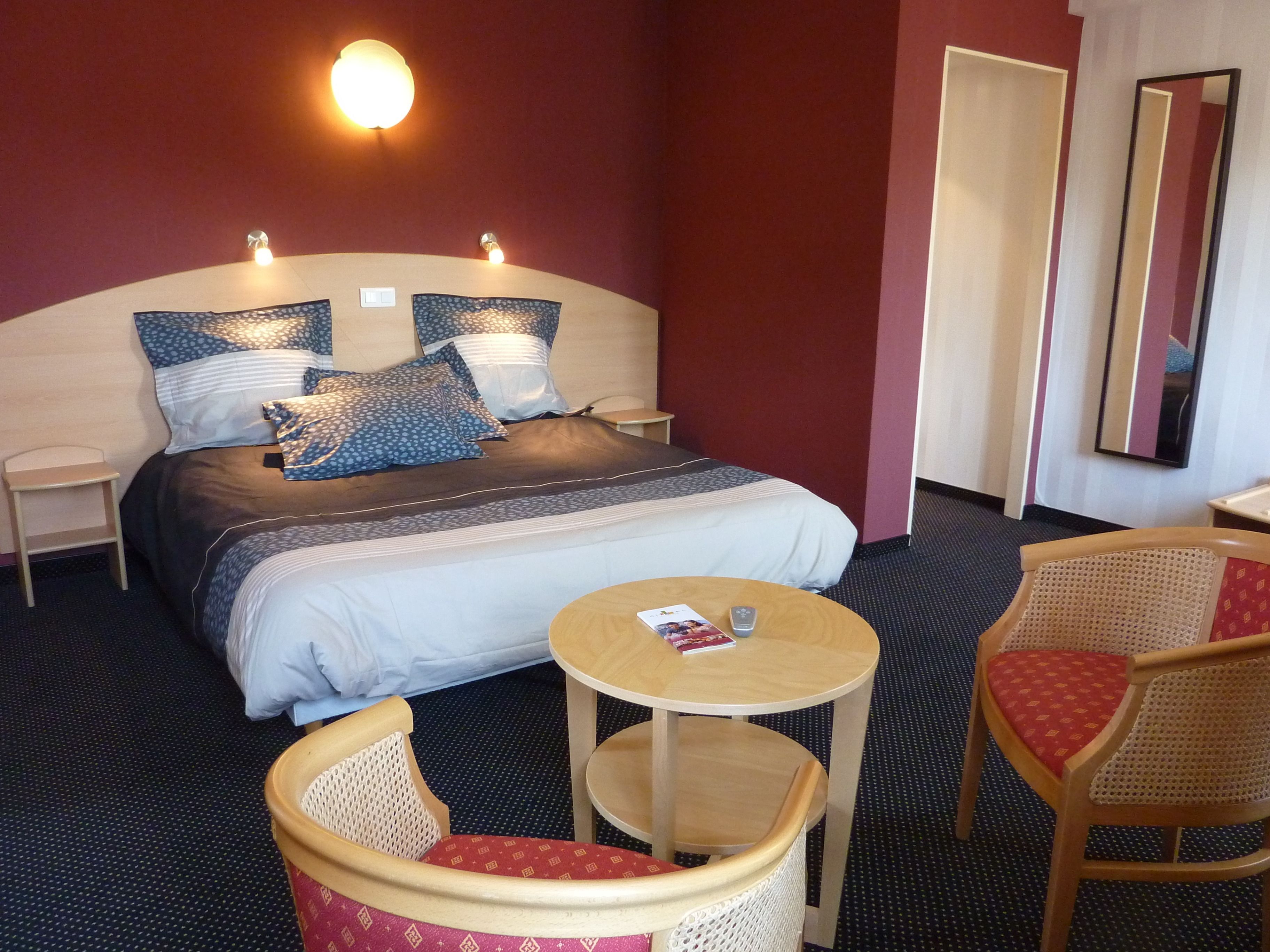 premium double room | desk, soundproofing, iron/ironing board, bed sheets