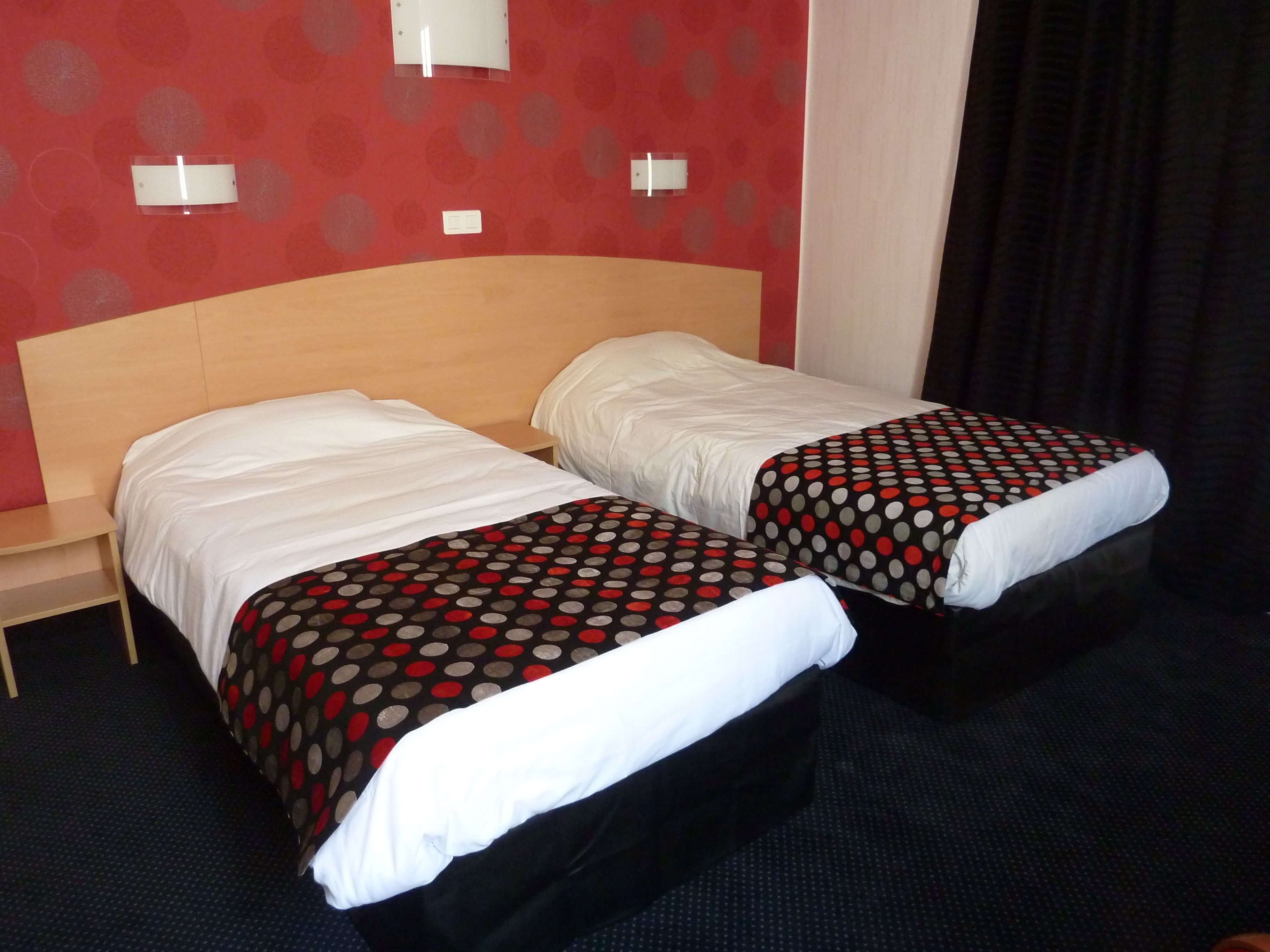 premium double room | desk, soundproofing, iron/ironing board, bed sheets