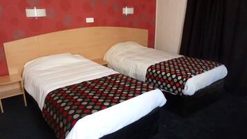 Quarto casal premium | Escrivaninha, quartos à prova de som, ferros/tábuas de passar roupa