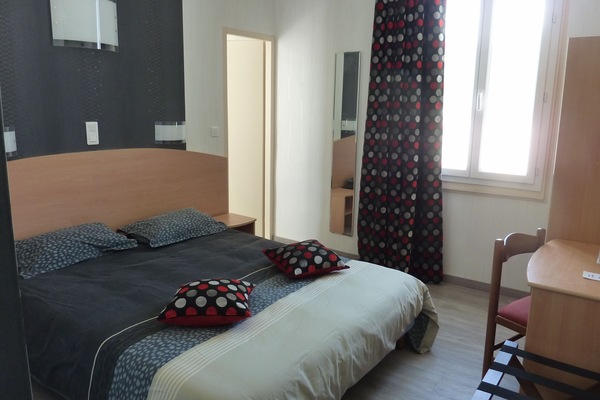 Double Room | Desk, soundproofing, iron/ironing board, bed sheets