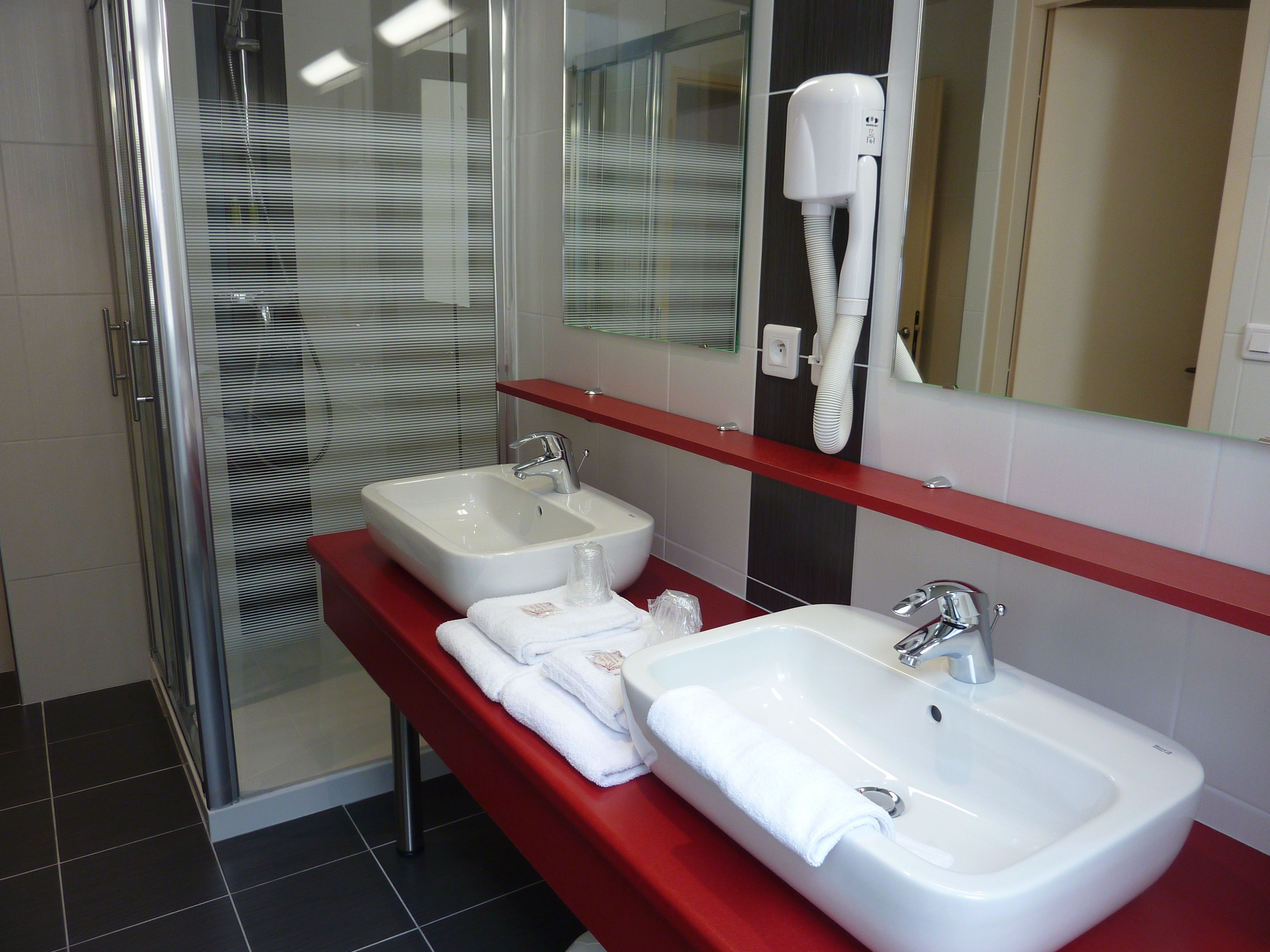 premium double room | bathroom | free toiletries, hair dryer, towels