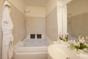 Manicures and pedicures, massages - Fattoria Maremmana (Grosseto)