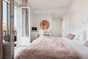 Junior Suite, Terrace | Premium bedding, free minibar items, in-room safe, desk - Eurostars Florence Boutique (Florence)