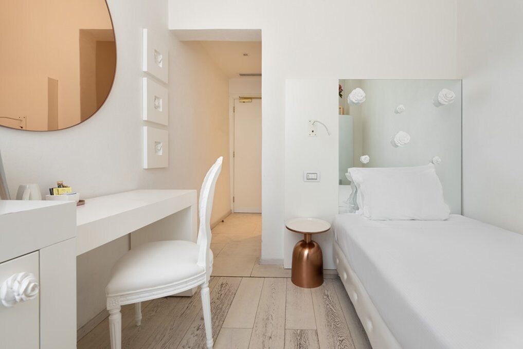 single room | 1 bedroom, premium bedding, free minibar items, in-room safe